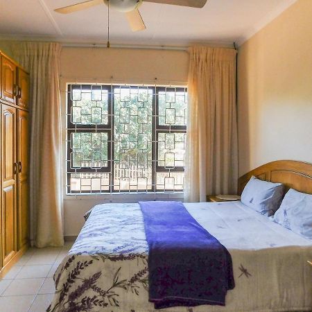 Mama Mia Cottages Oslo Beach Port Shepstone Kültér fotó