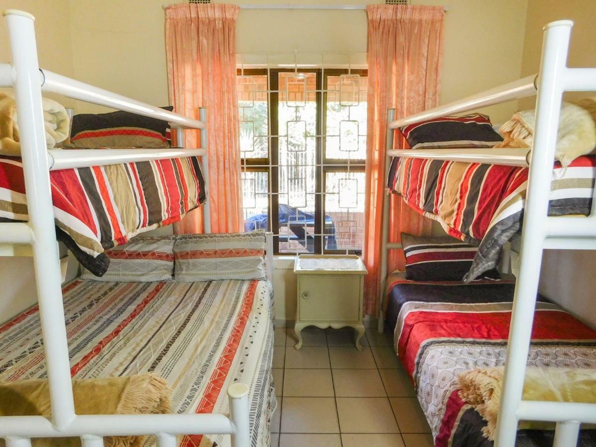 Mama Mia Cottages Oslo Beach Port Shepstone Kültér fotó