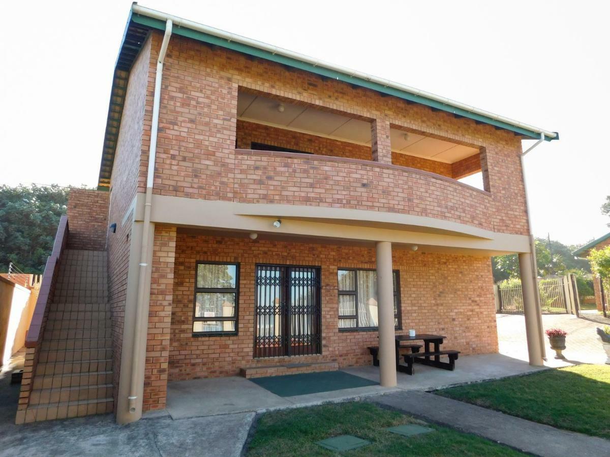 Mama Mia Cottages Oslo Beach Port Shepstone Kültér fotó