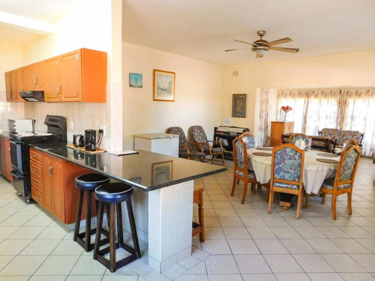Mama Mia Cottages Oslo Beach Port Shepstone Kültér fotó