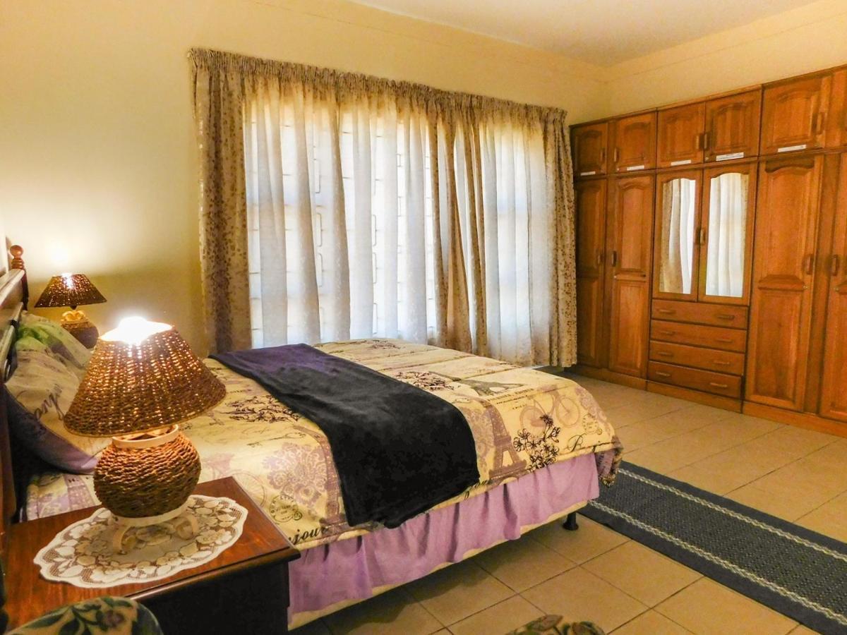 Mama Mia Cottages Oslo Beach Port Shepstone Kültér fotó