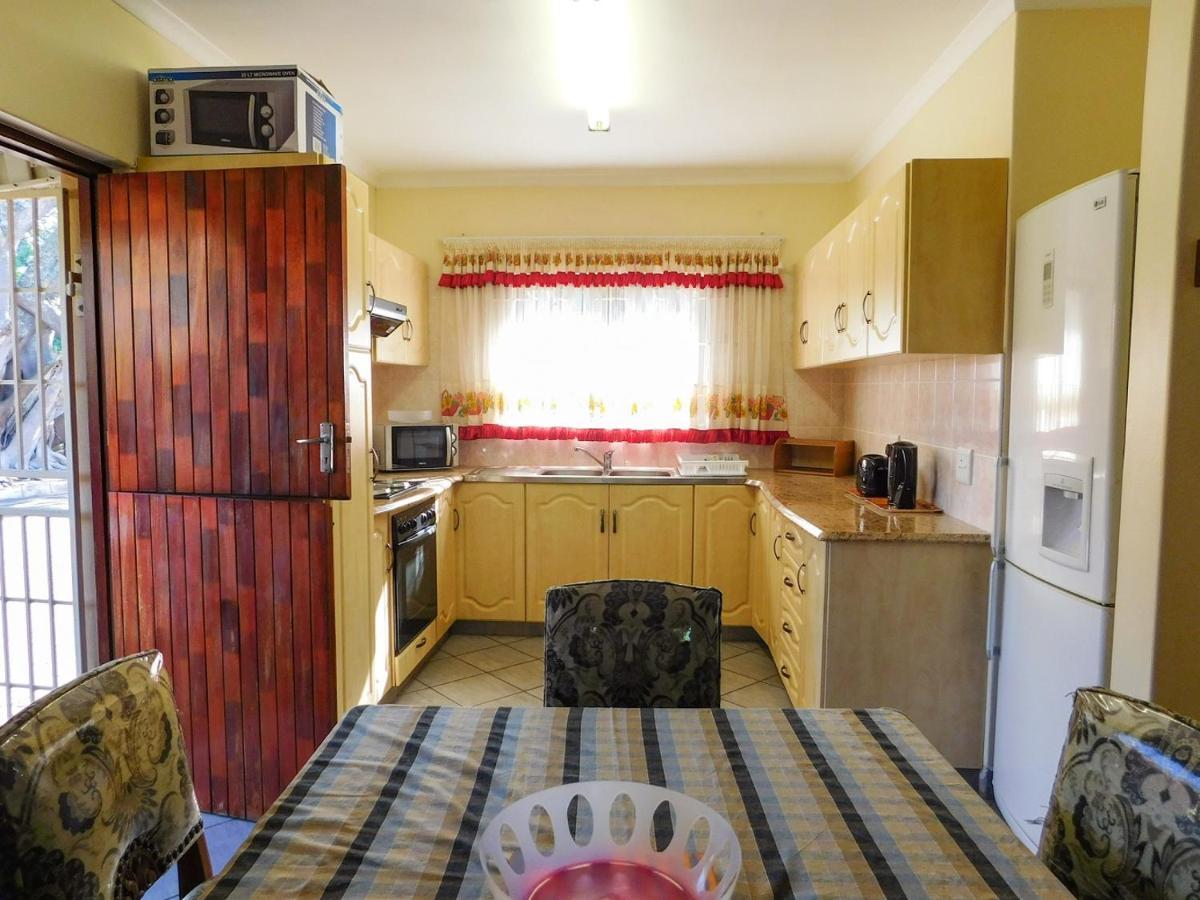 Mama Mia Cottages Oslo Beach Port Shepstone Kültér fotó