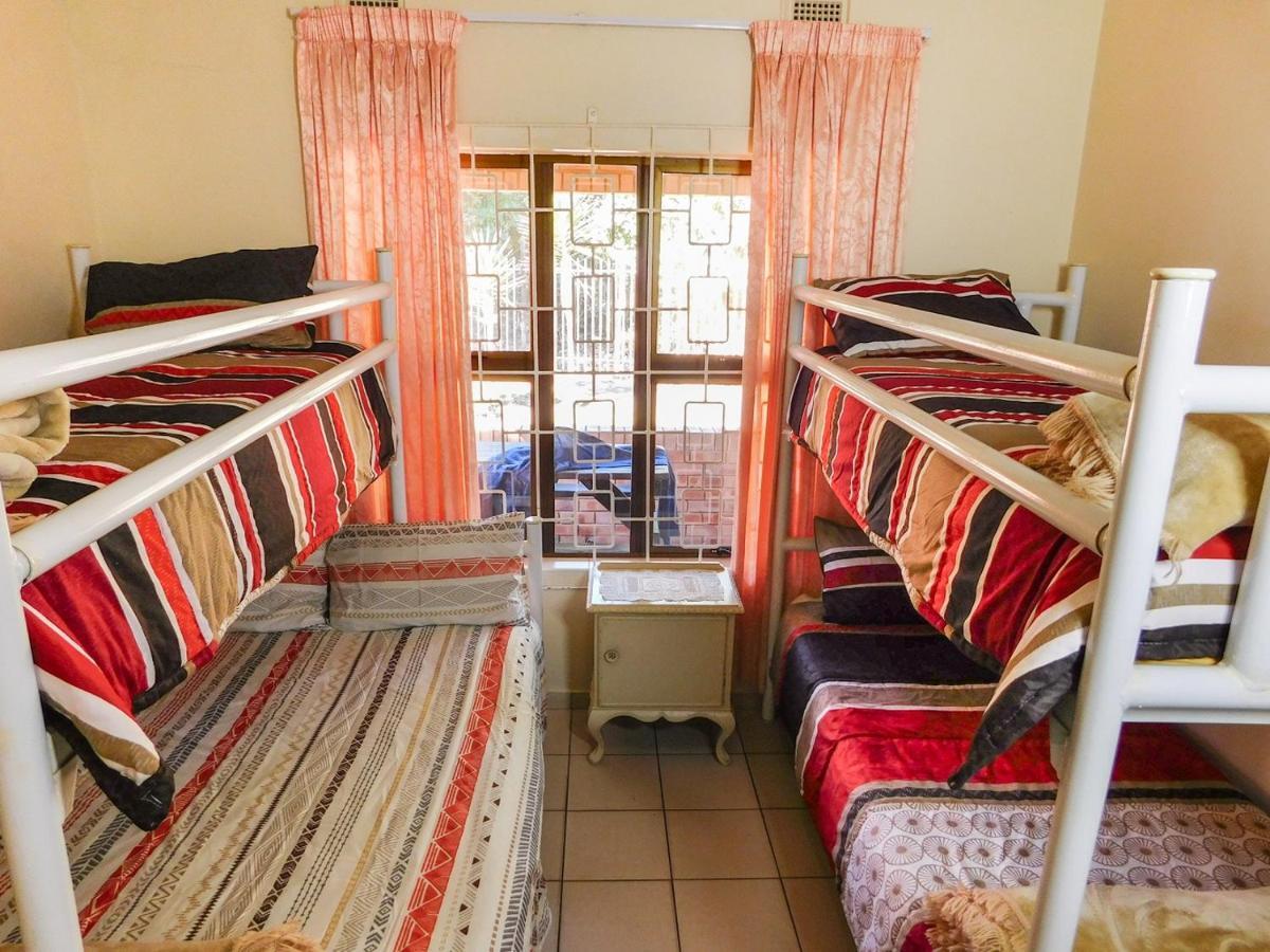 Mama Mia Cottages Oslo Beach Port Shepstone Kültér fotó